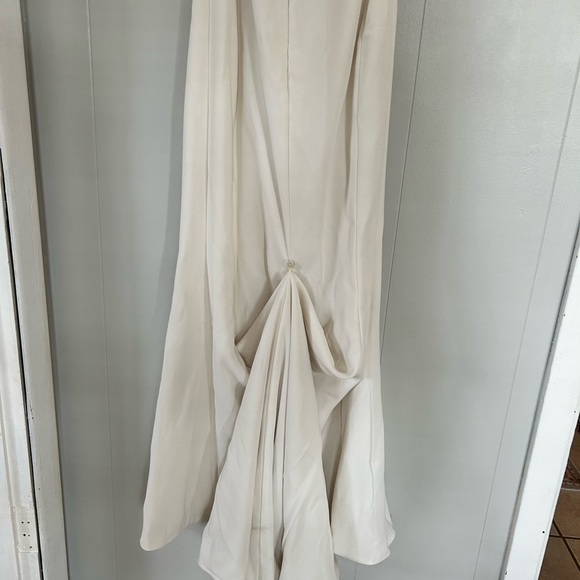 Irene Willowby by Watters Wedding Dress size 6 - Picture 11 of 16